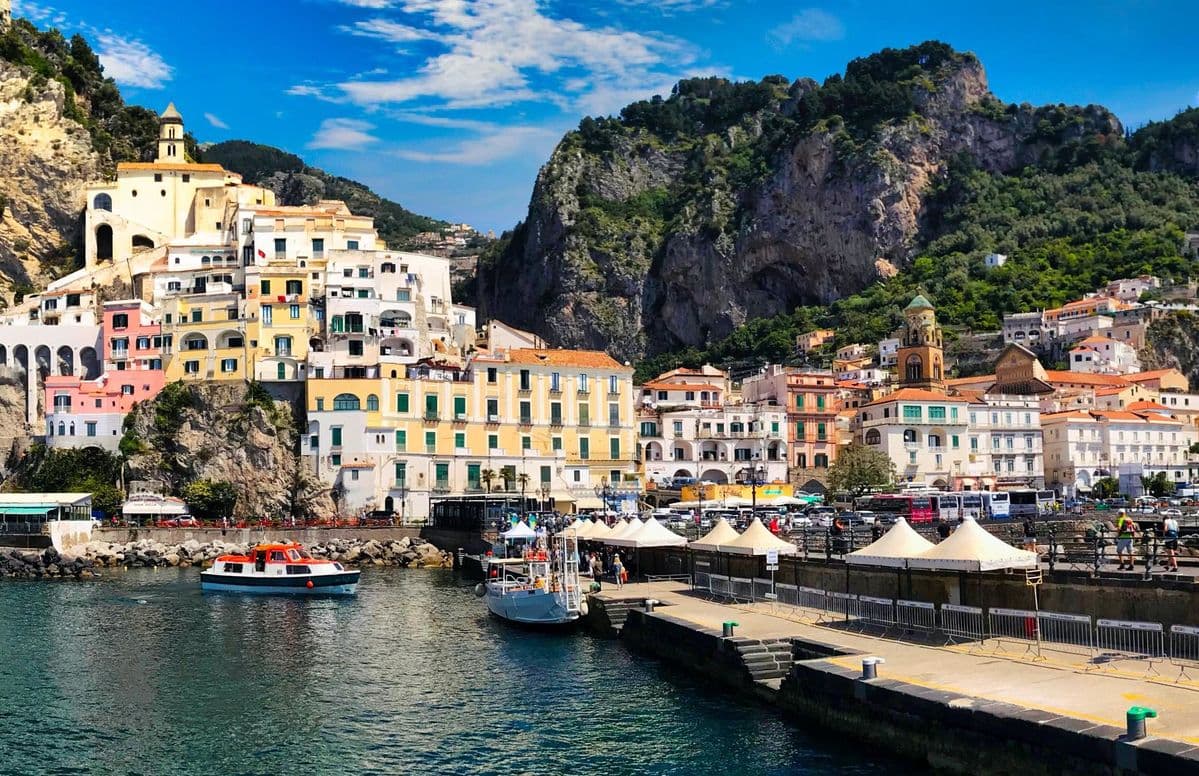 Positano: guida completa al borgo più fotografato d'Italia